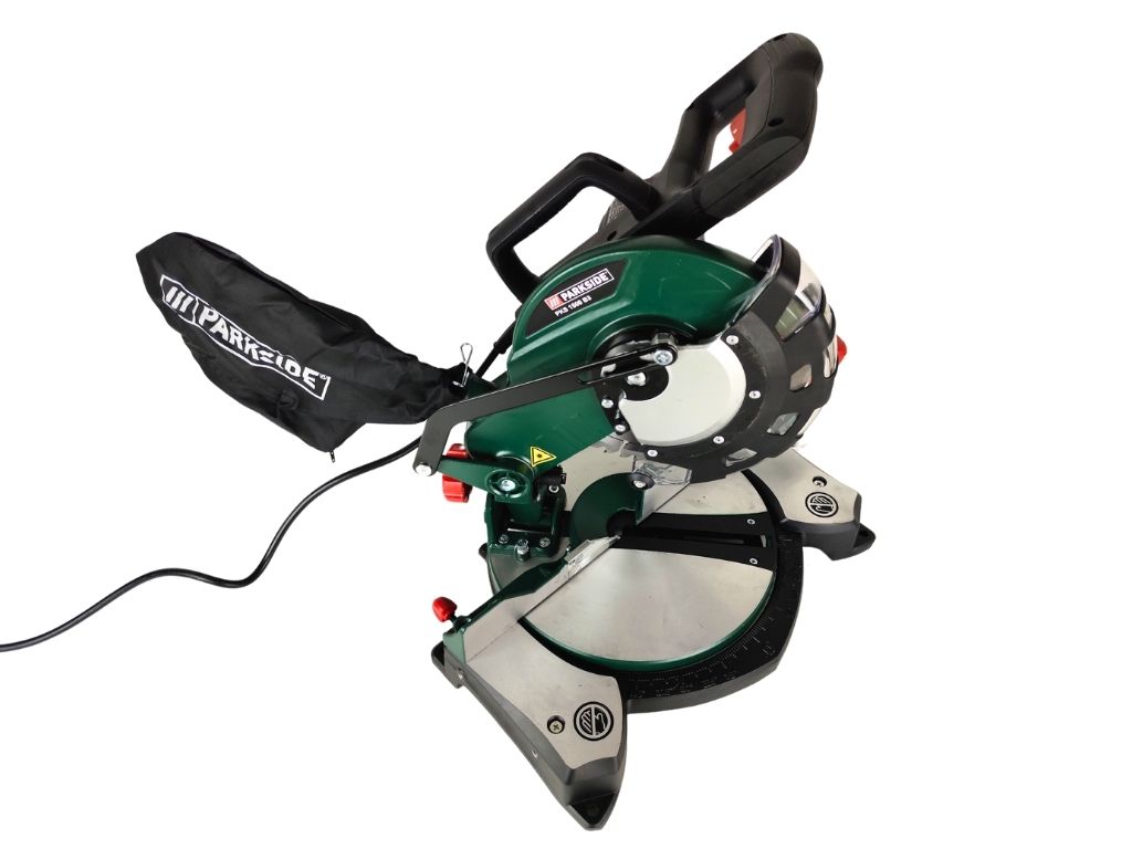 Kapovací a pokosová pila PKS 1500 B3 1